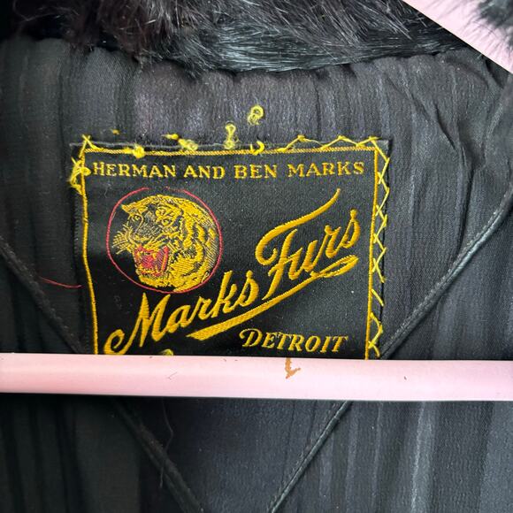 Beaver Fur Coat by Herman and Ben Marks Furs of Detroit - Picture 3 of 10